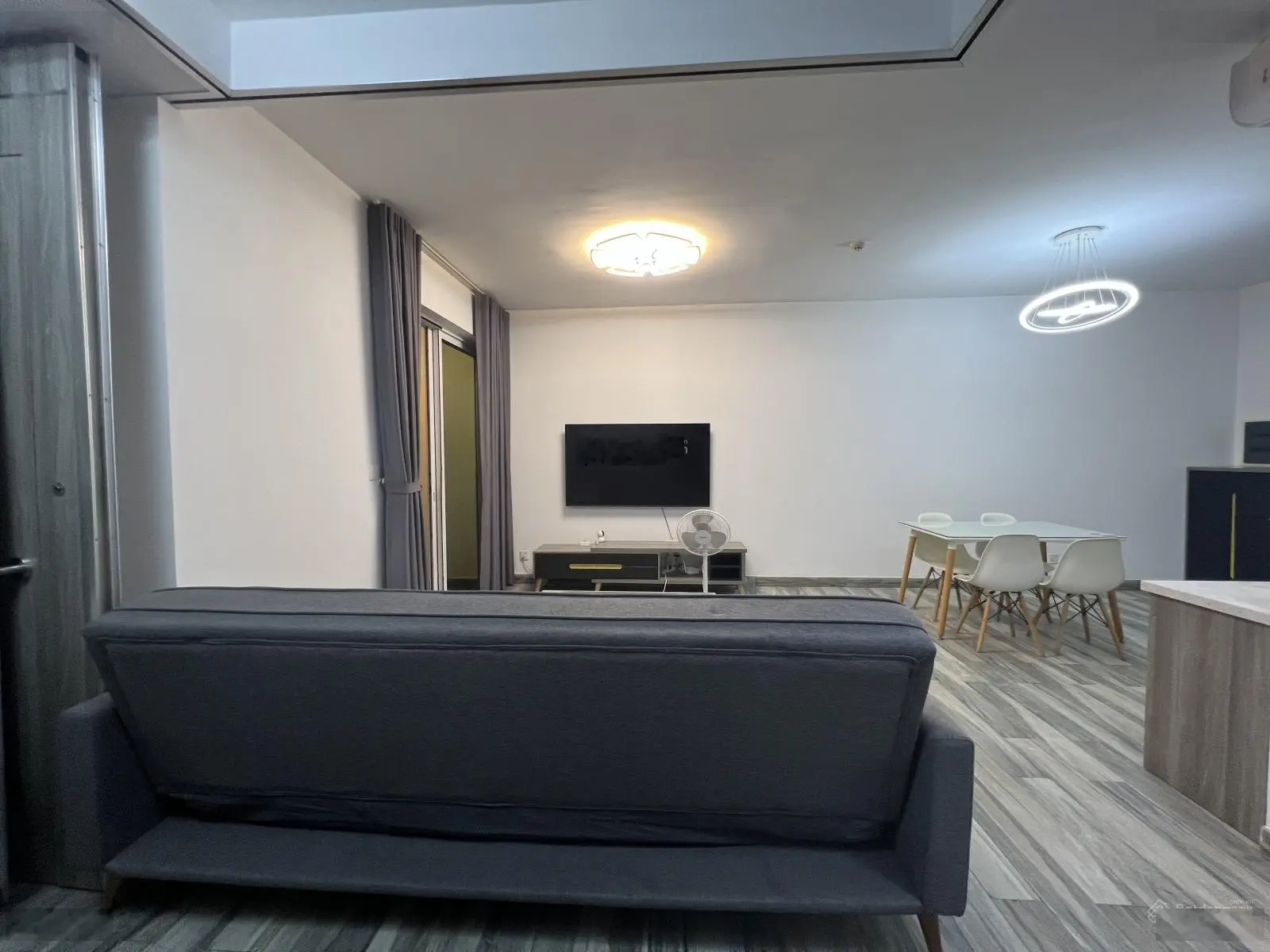 Bán gấp 2PN Vista Verde - DT 83m2 - View thoáng mát chỉ 5.3 tỷ net - Sổ hồng- LH em Ly 0396 702 ***