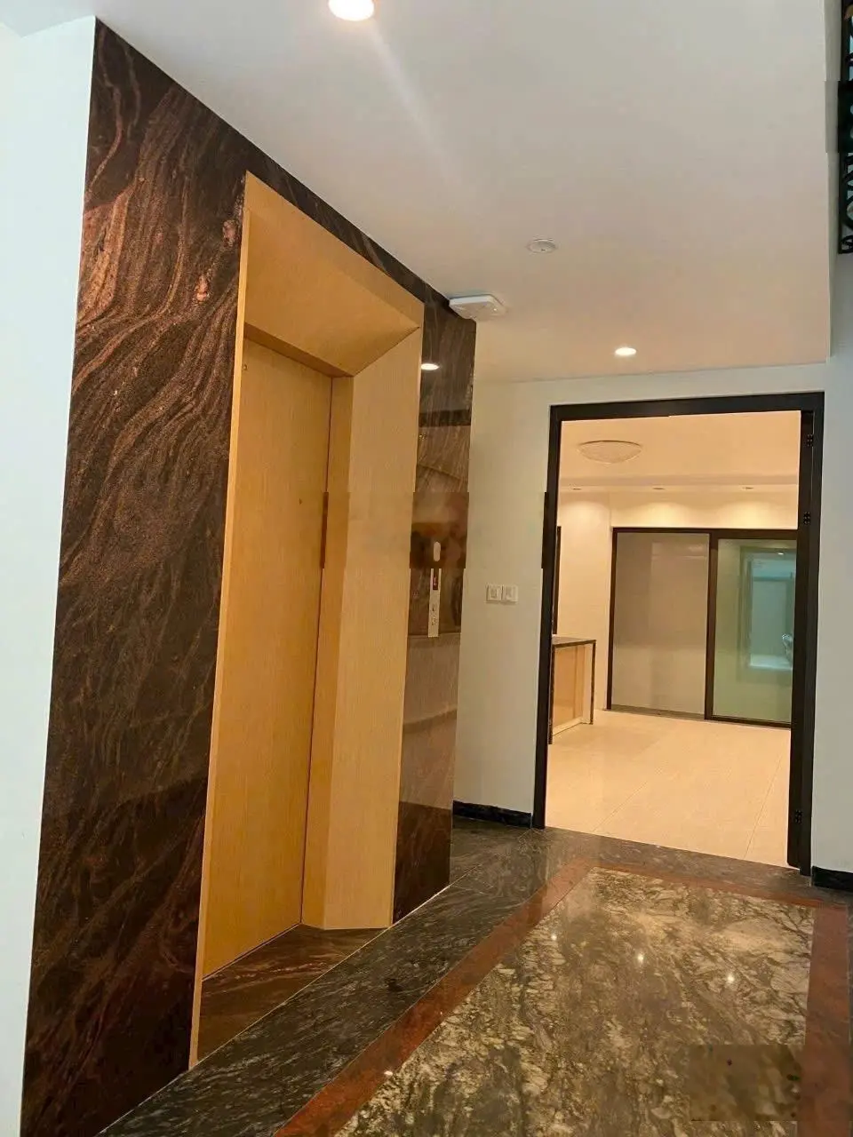 Bán đất tặng Toà nhà ngay gần Lê Hồng Phong - Hải An 140m có thang máy