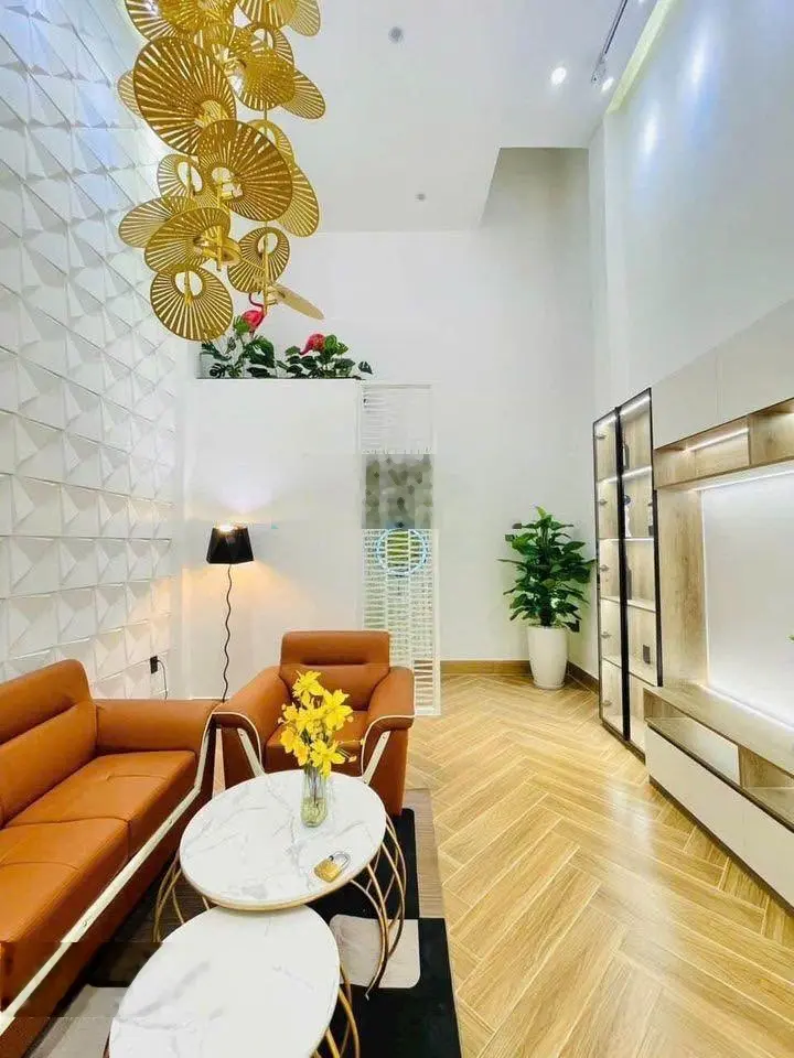 Chủ ngộp ngân hàng bán lỗ gấp nhà 800 triệu. 1 trệt3 lầu.DT 100m2 ở đường Phú Lợi , Thủ Dầu Một,BD.