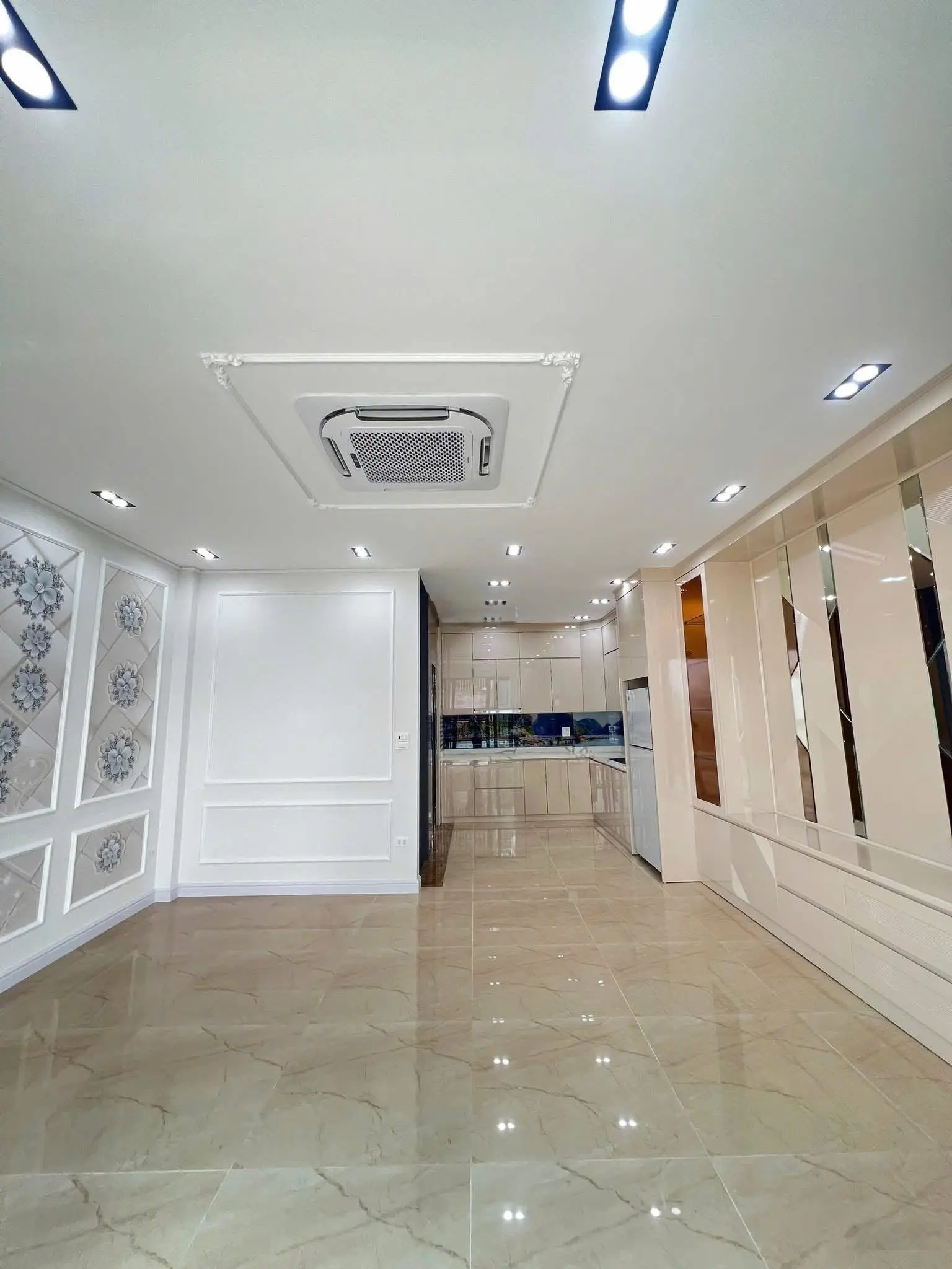 Bán nhà mặt phố cầu giấy 60m2 tầng thang máy ô tô tránh kinh doanh mặt tiền rộng sổ vuông
