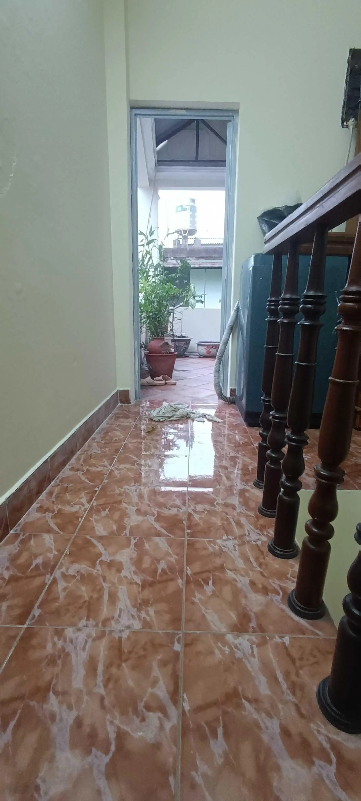 BÁN GẤP NHÀ ĐẸP CẦU GIẤY NGÕ VÍP _ 50M.4 TẦNG .DÂN XÂY.VÔ CÙNG CHẮC CHẮN. OTO ĐẬU CỬA.CHÀO:9.6 TỶ