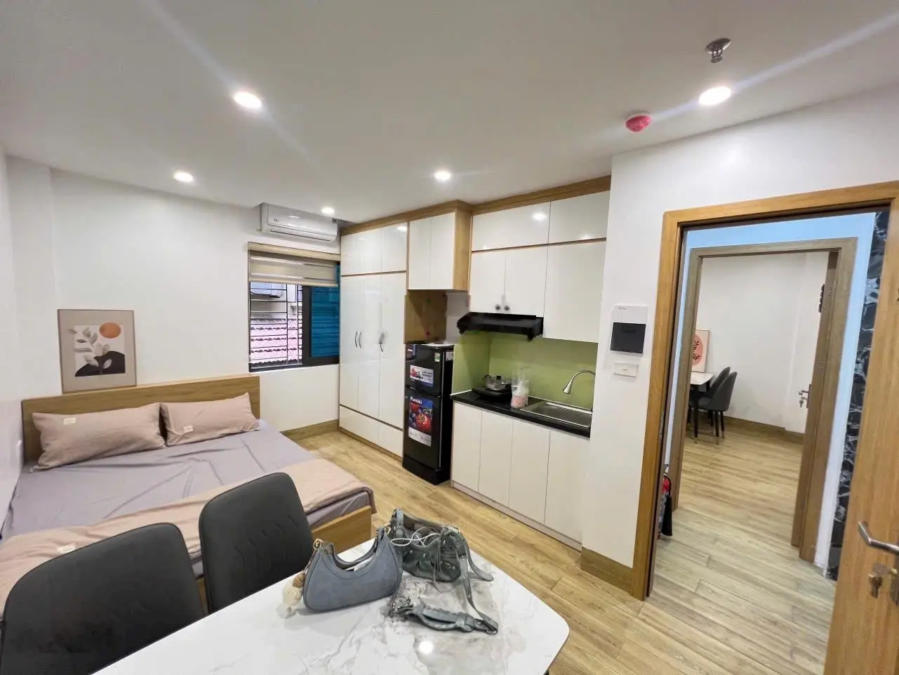 Kim Mã nhà đẹp 5 tầng 40m2 mặt tiền 4.2m lô góc 2 mặt thoáng 9tỷ chỉ 2 bước ra phố trung tâm