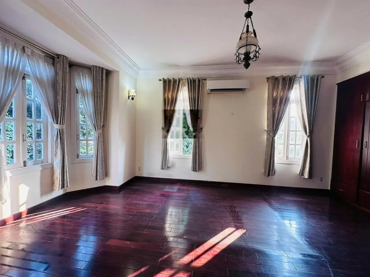 Chính chủ bán biệt thự hồ bơi ngay Trần Ngọc Diện, P Thảo Điền, Quận 2, DT 20x36m, giá 120 tỷ TL
