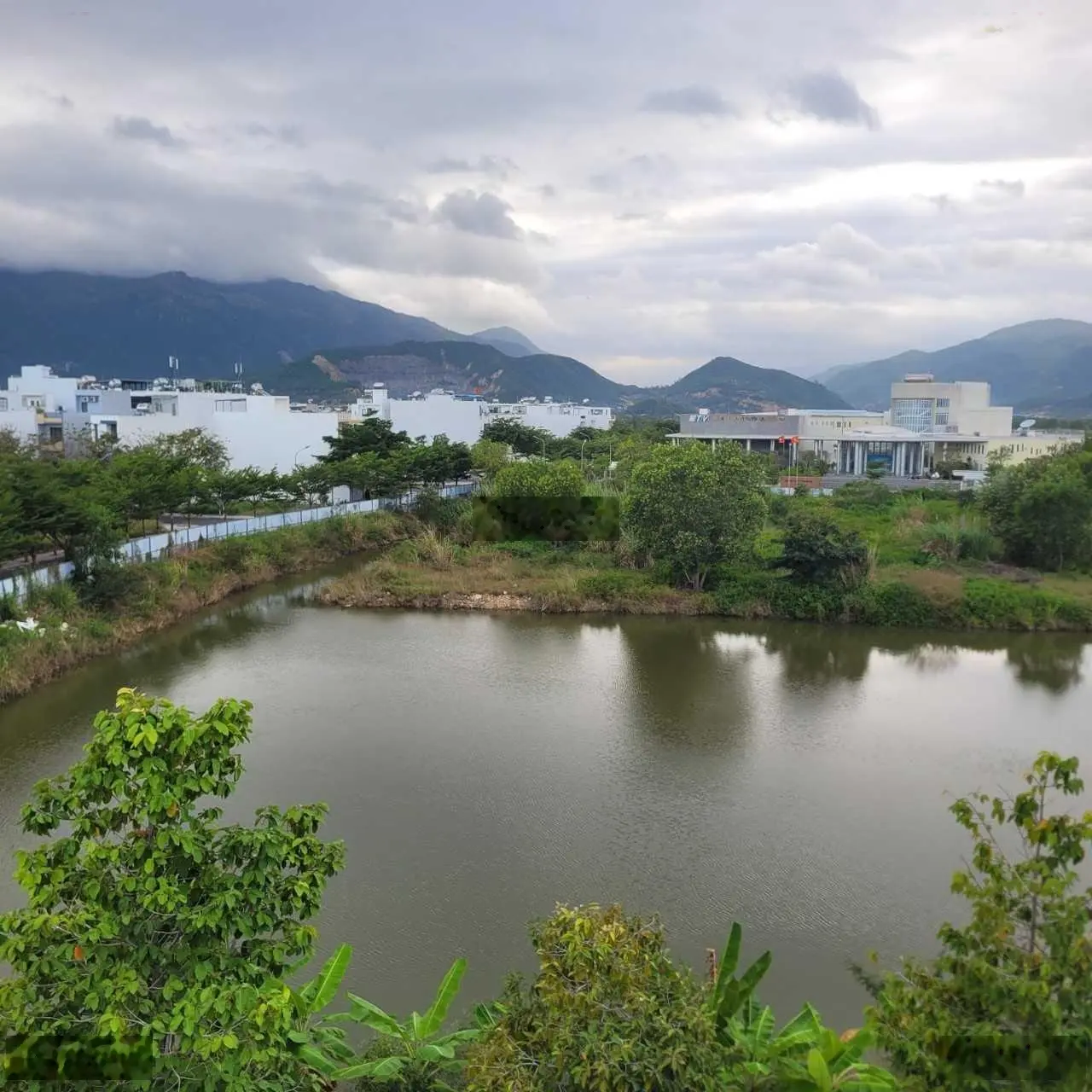 Cần bán nhà 1 trệt 2 lầu mặt tiền đường T12 khu đô thị An Bình Tân, Nha Trang giá 5.3 tỷ