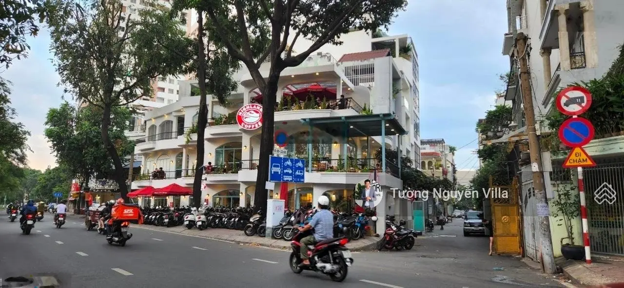 Bán Biệt Thự có 3 mặt tiền View sông 964 Trường Sa, Phường 13, Quận 3|Tường Villa 0934 161816
