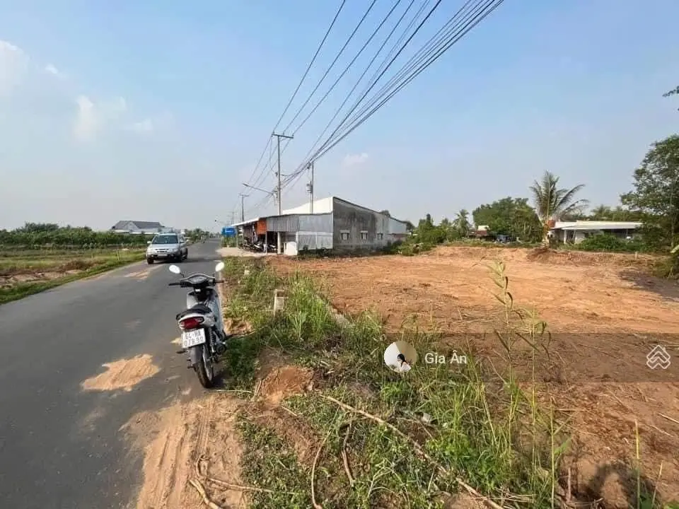 Bán nhanh đất 120m2/650tr SHR tại Bờ Kinh, Phường 4, Vĩnh Long gần Vincom Plaza Vĩnh Long