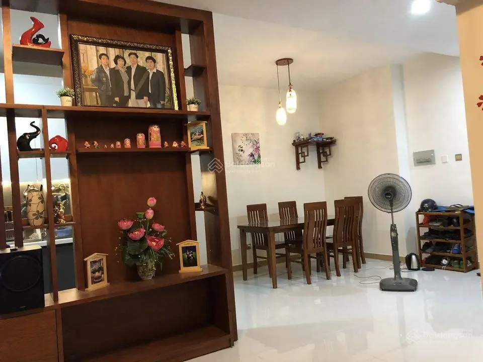 Cần bán căn hộ 85 m2 có 2 pn 3 wc giá 1ty950 co nội thất: Lh 0909 770 *** Hoa