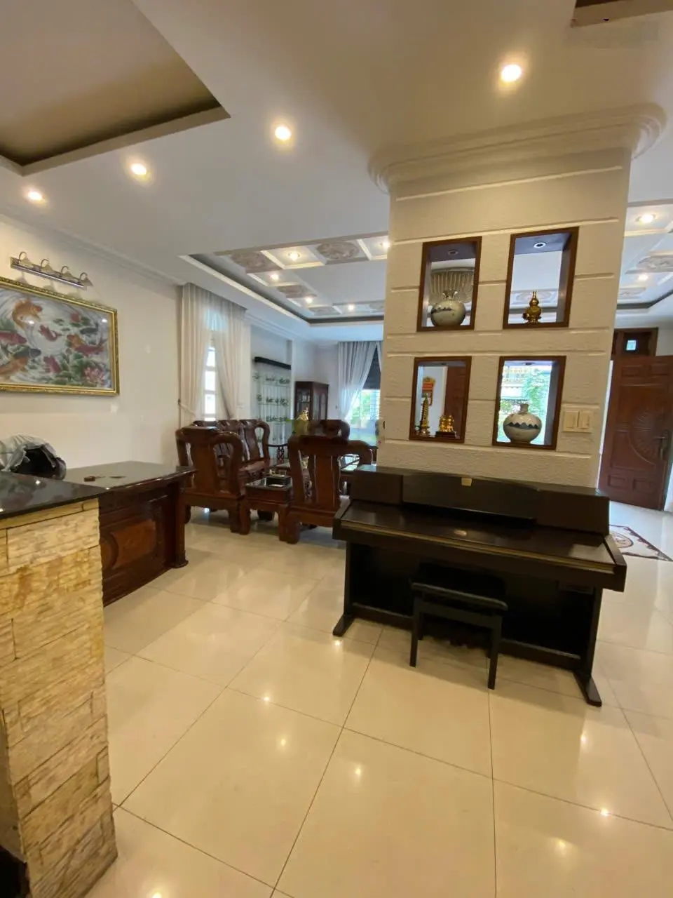 Quận 11, nhà mặt tiền đường Cư Xá Lữ Gia, diện tích lớn, có sẵn thang máy, có gara xe hơi riêng