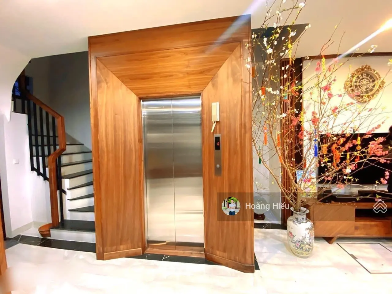 Cực Ngon, nhà mới ở luôn Cầu Giấy, ngõ to, 10m ra phố, thang máy, 40m, 6 tầng, tặng nội thất