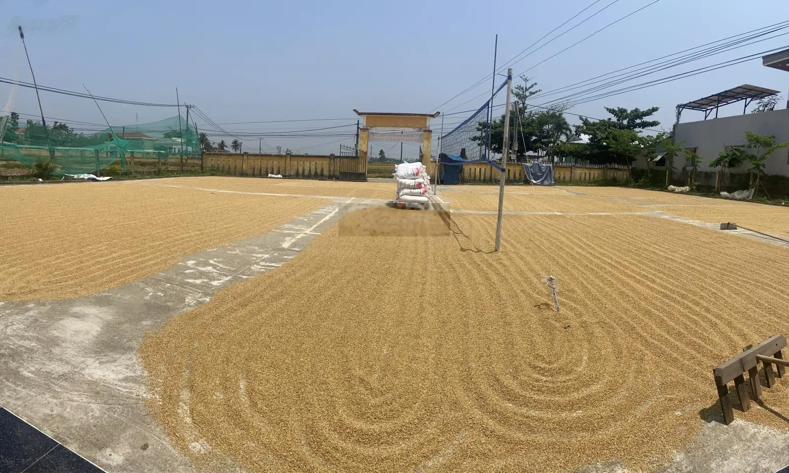 Bán Khu đất rộng, ngang 15m x 28m. Hoàn toàn thổ cư. Đường mở rộng 7,5m. Lề 2,5m. Gì 4,5tr/1m2