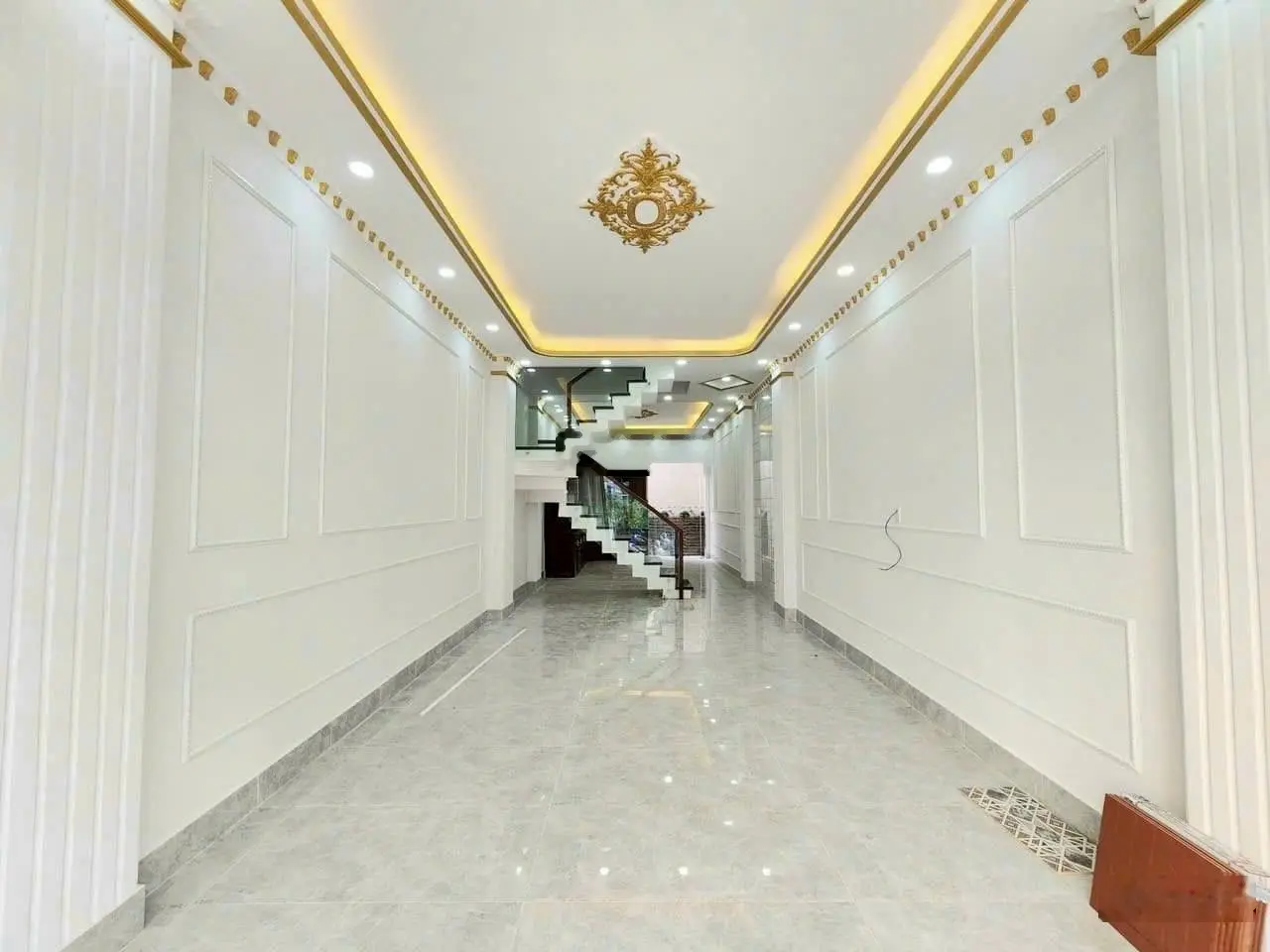 Về quê dưỡng già bán căn ngay trung tâm q10 CMT8 3 tầng chỉ 3tỷ2 dọn vào ở ngay nhà đẹp vuông vức