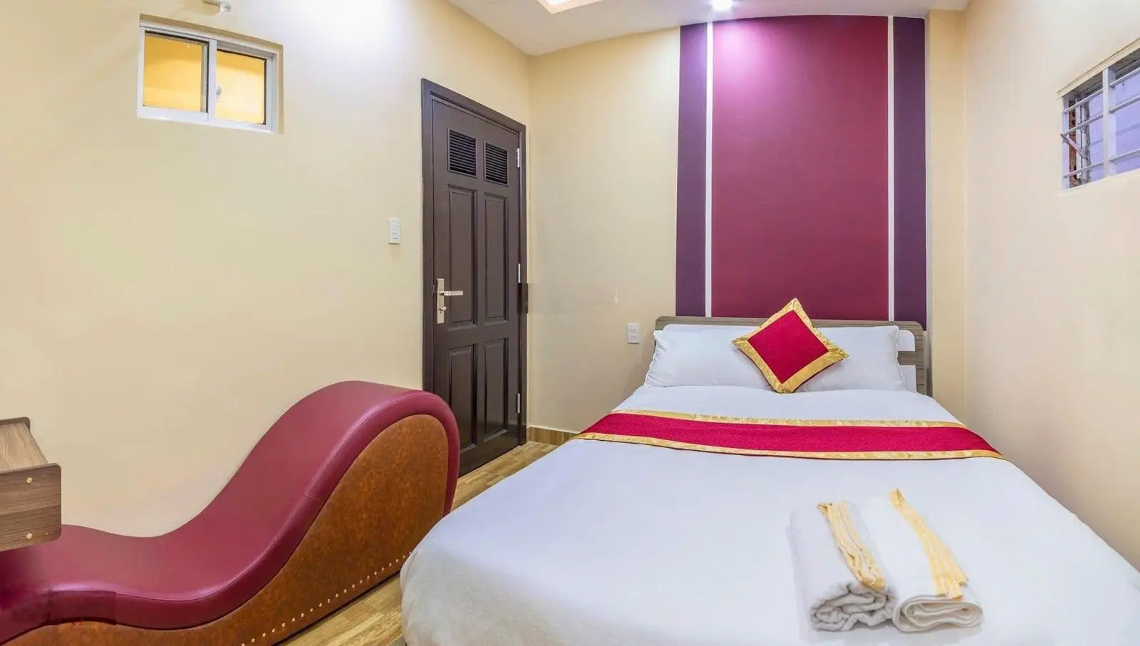 Khách sạn KQH Hoàng Văn Thụ P4 cách chợ đêm Đà Lạt chỉ 1km 4x18m 12 phòng kinh doanh chỉ 9,7 tỷ