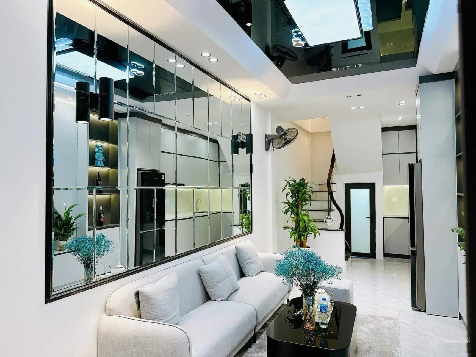 Nhà đẹp ở ngay, 4 tầng, 3 ngủ, giá 4.3 tỷ, ngay đường Chiến Thắng, Hà Đông