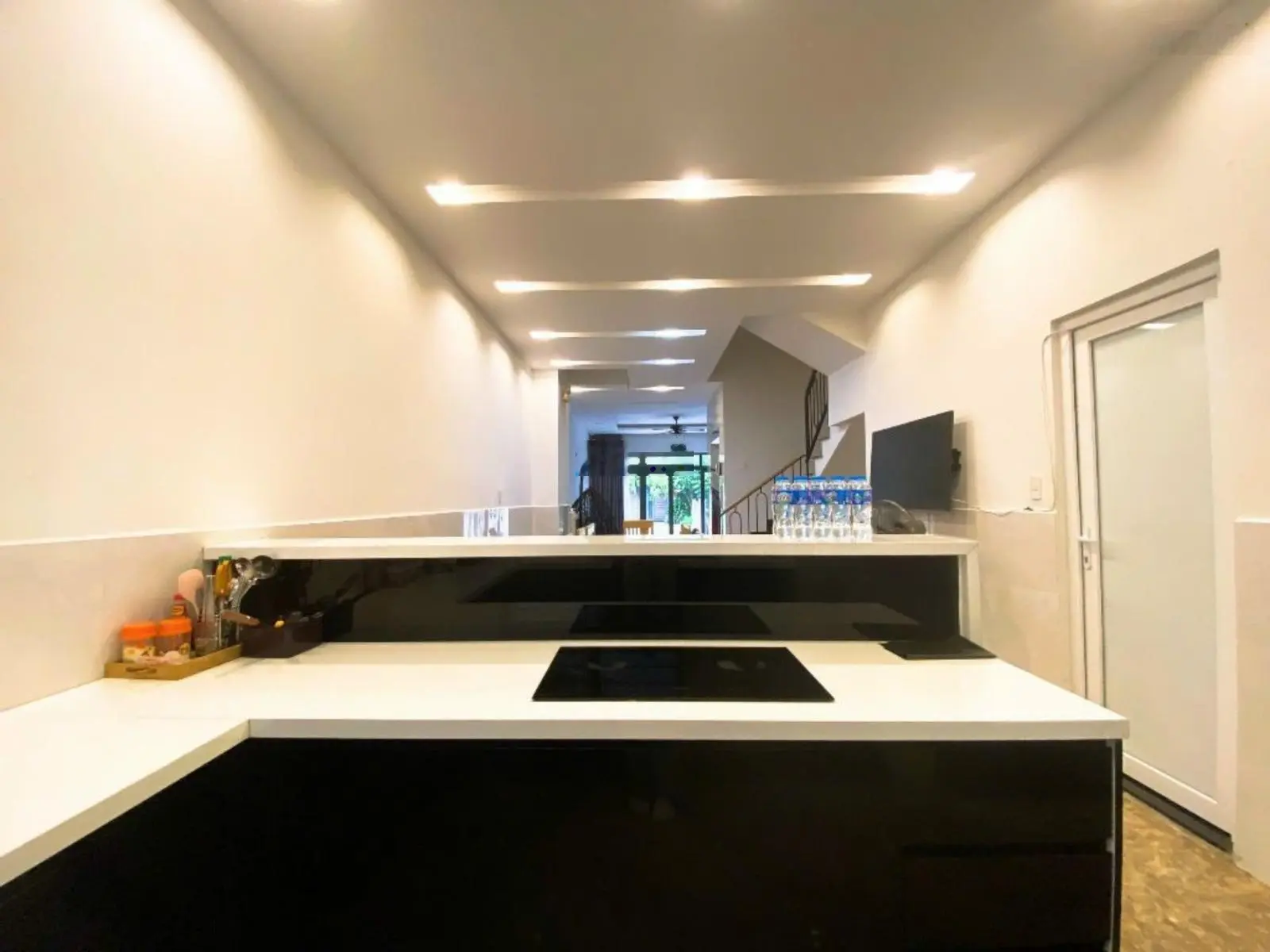 Bán tòa căn hộ 5 tầng mặt tiền đường nguyễn đình , dt 82m , ngang 5m , dt 50tr/th - giá 10 tỷ 9 tl