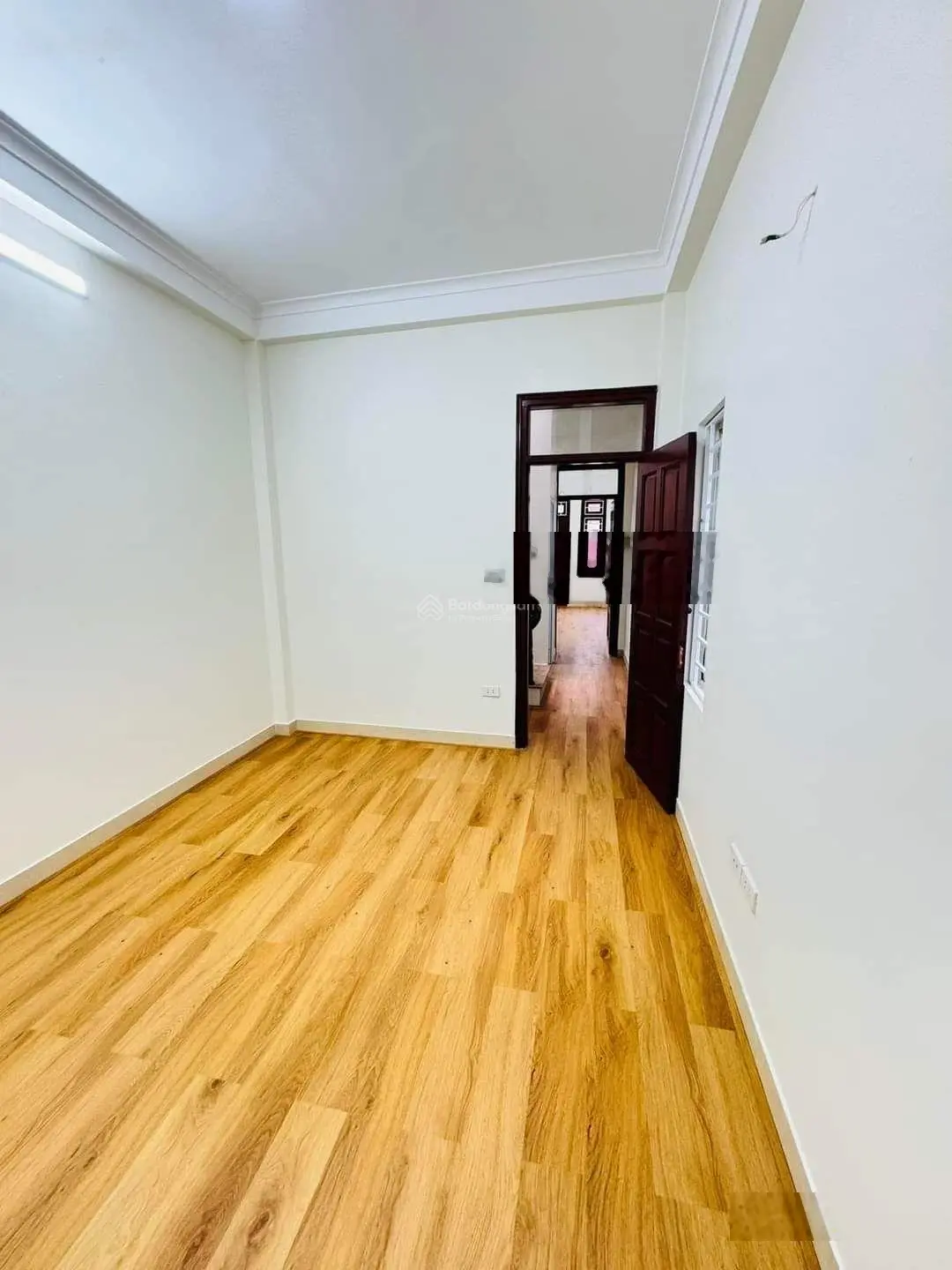 Chính chủ bán nhà Hai Bà Trưng, DT 40m2, nhỉnh 7 tỷ, ô tô đỗ cửa, ô tô vào nhà, lô góc, ngõ thông