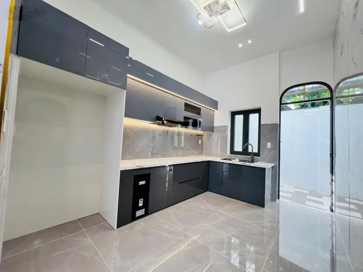 Chính chủ cần bán căn nhà tâm huyết, giá chỉ 3,25 tỷ/100.8m2, nhà mới đẹp y hình. LH: 0903316319