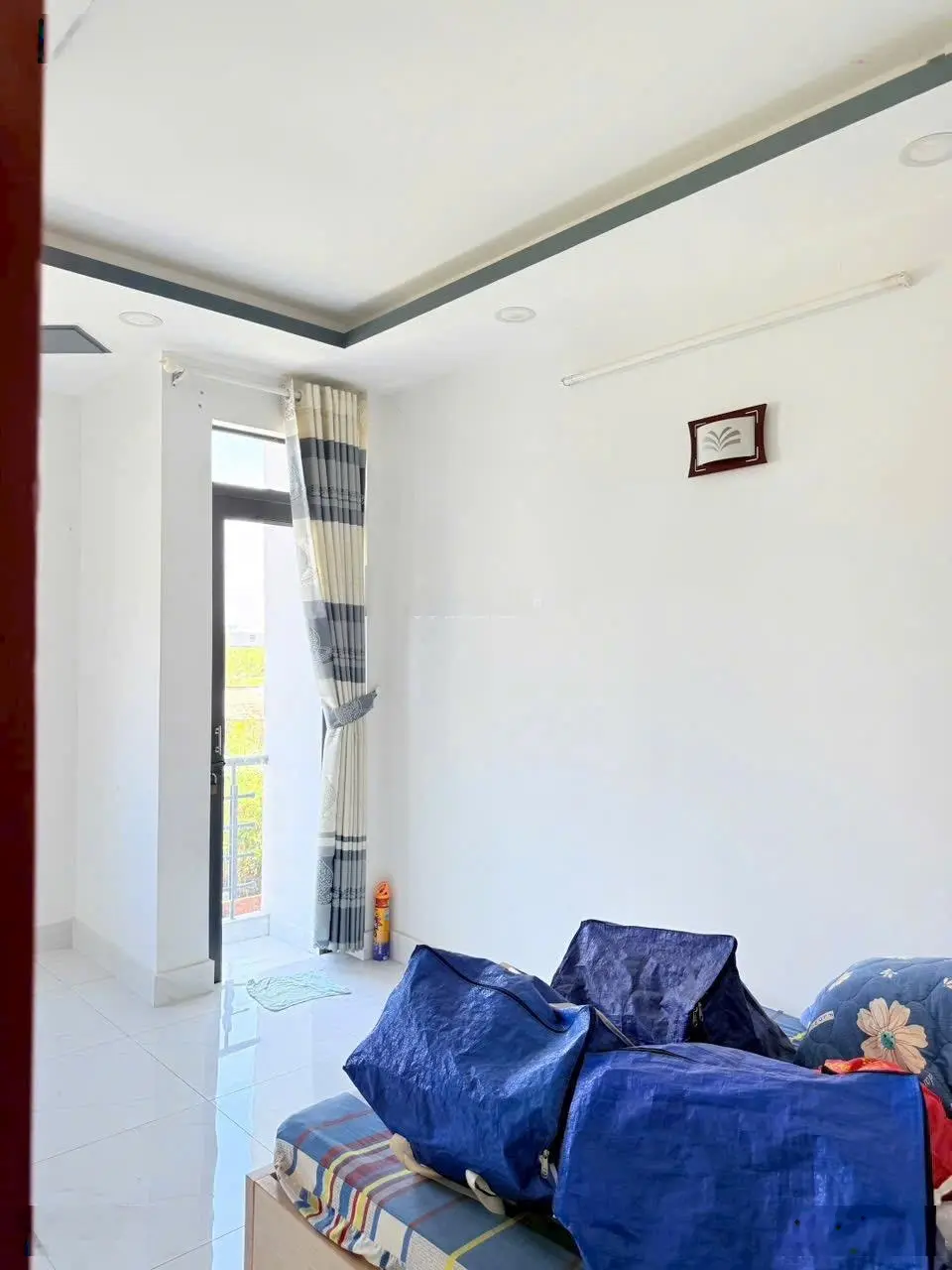 Nhà đẹp - 2 lầu - sân thượng mini - hẻm 5m - (4x5m)