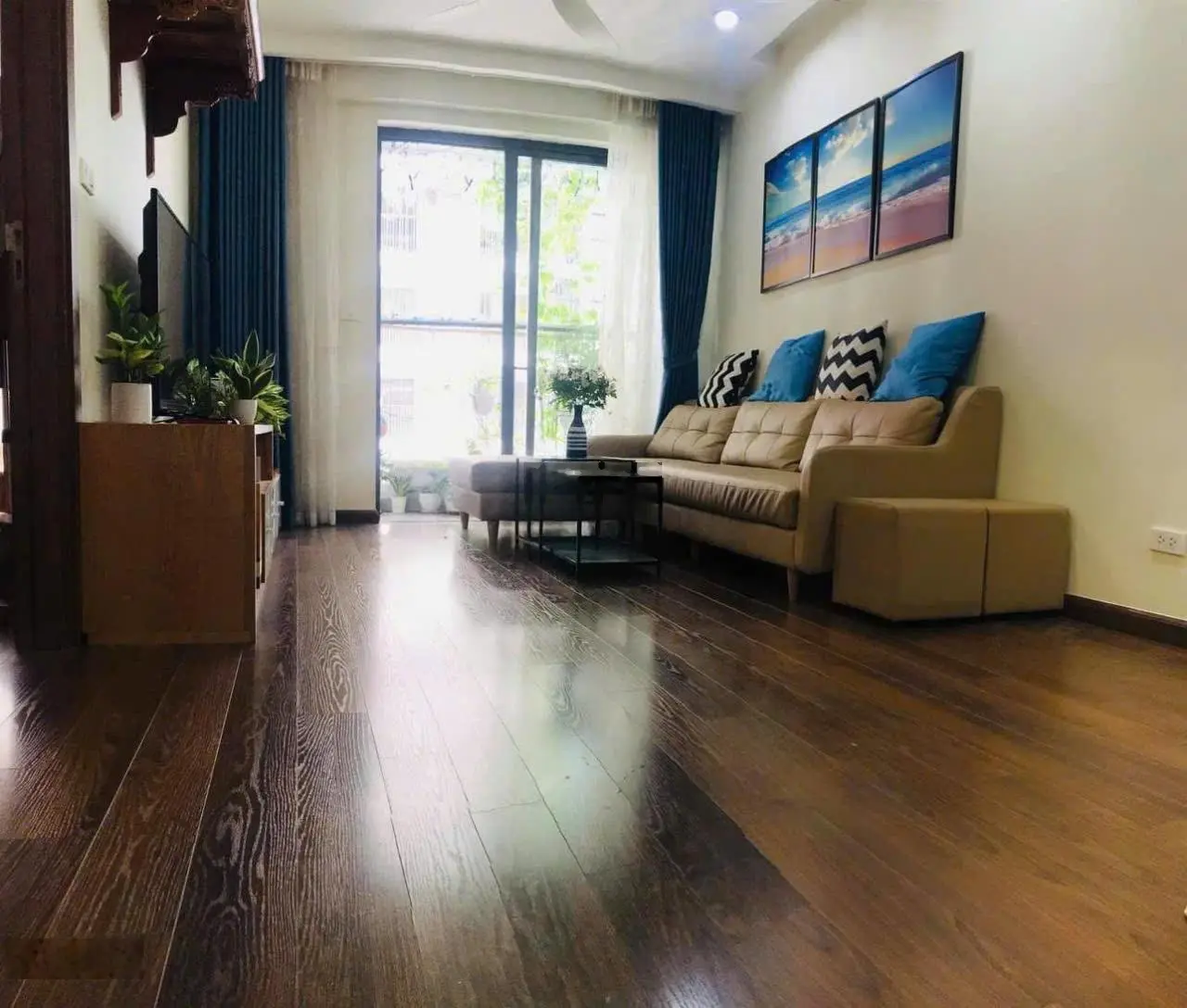 Chính chủ bán căn hộ Five Star diện tích 70,8m2, 2PN - 2WC, Cửa Đ ban công T, full nội thất