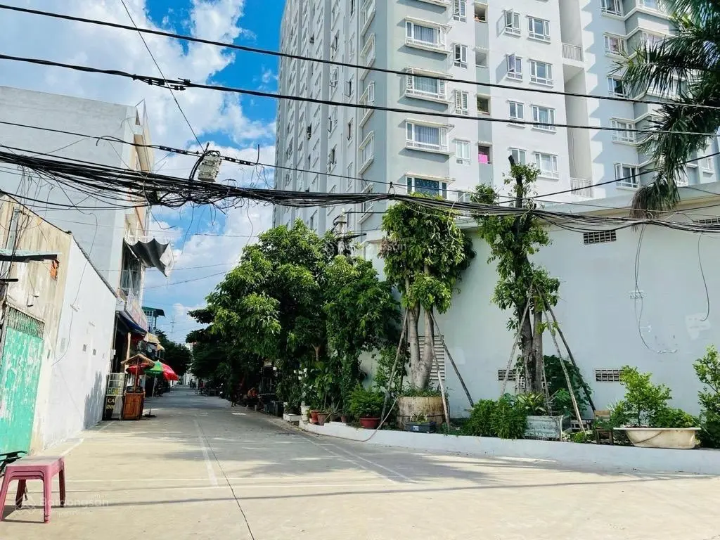Khu nhà lầu gần chợ hiệp thành - dân trí cao 60m2 - 4tầng - full nội thất - nhỉnh 4 tỏi