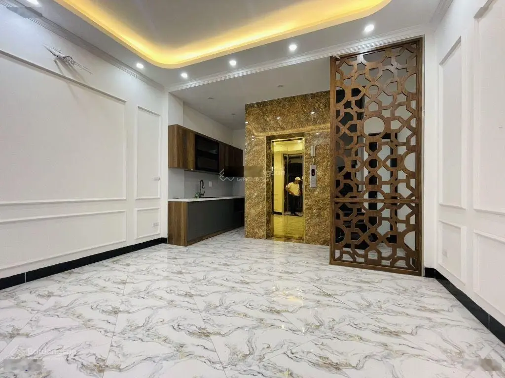 Bán nhà siêu đẹp Cầu Giấy, 6 tầng, thang máy, ngõ nông, gần phố,dt 30m2, mt rộng 4.6m, 4pn