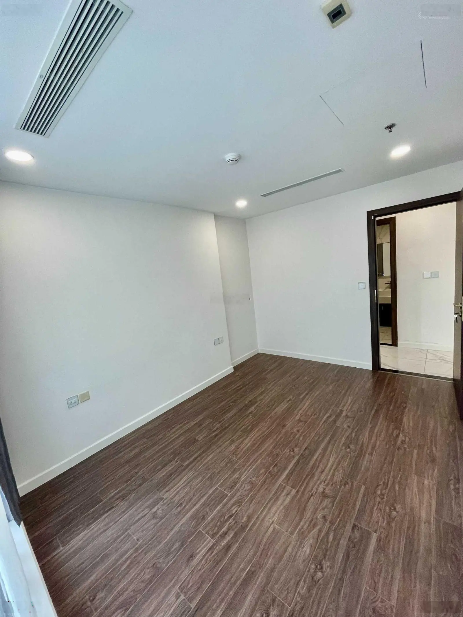 Bán gấp giá lỗ căn 3 phòng ngủ 3WC Sunshine Sky City. Giá: 5.3 tỷ. Nội thất chủ đầu tư mới 100%