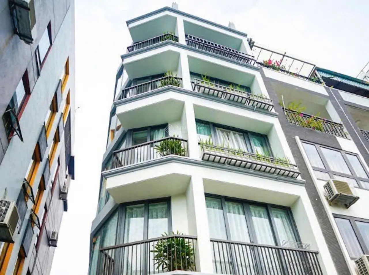 Siêu đỉnh về dòng tiền tại ngọc thụy - 63m, 7 tầng, lô góc, thang máy, mt 6m - 20 tỷ