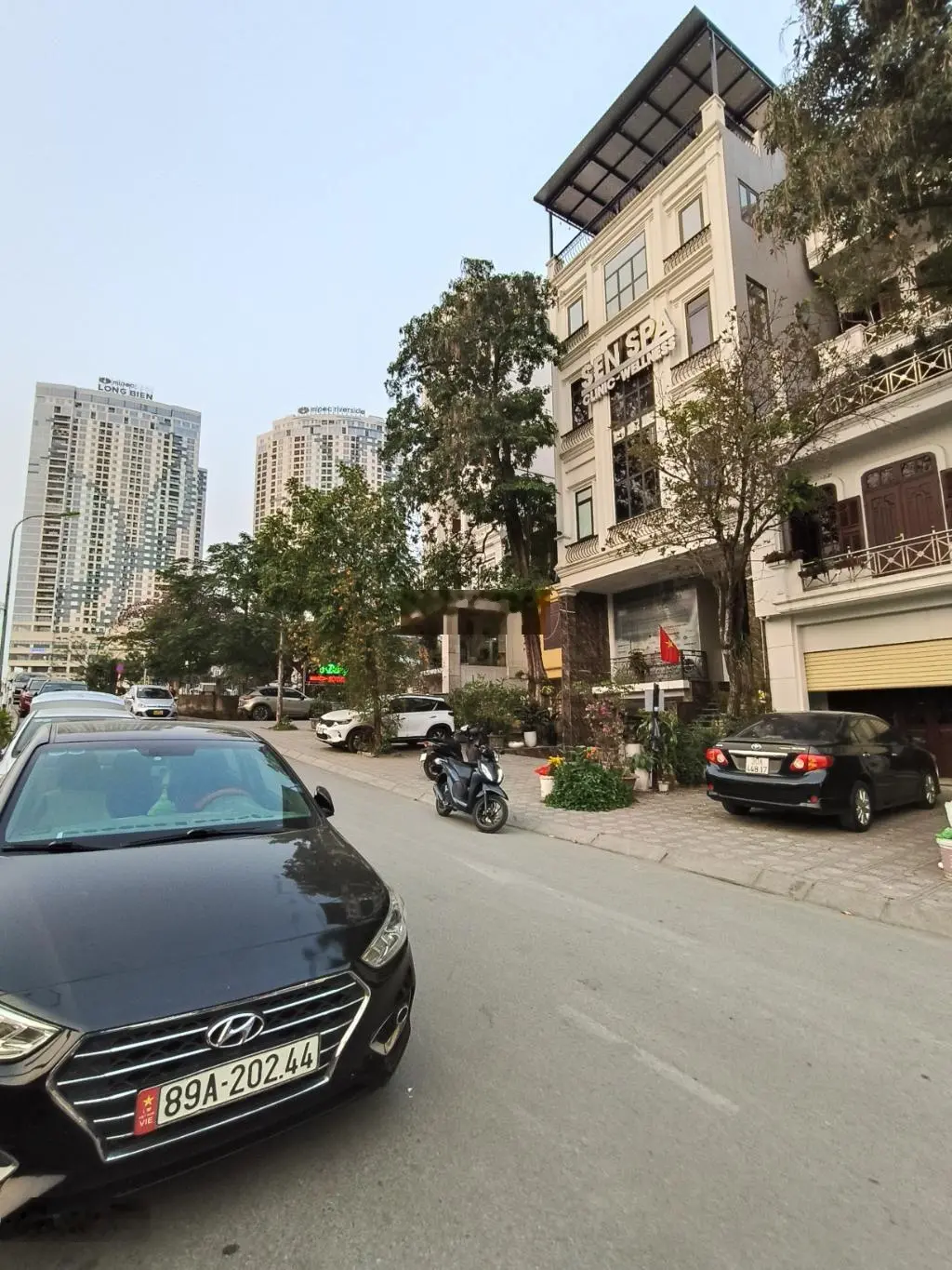 Bán nhà mặt phố Ngọc Lâm, Long Biên, DT 182m2 - LH: 0989819365