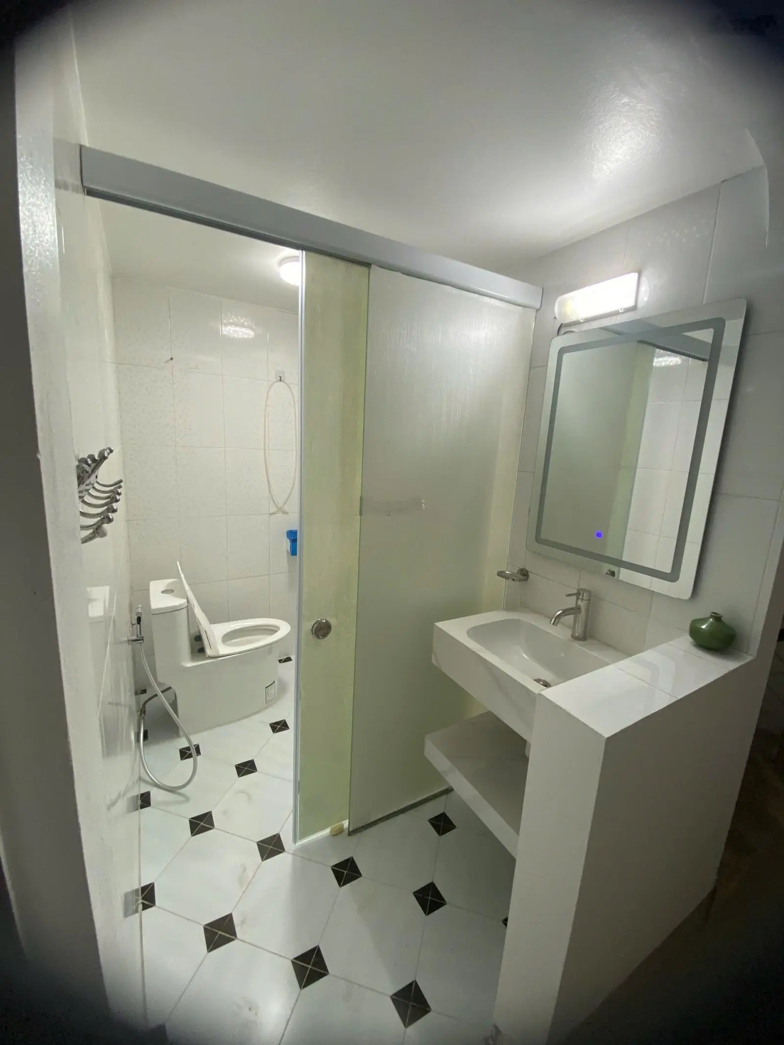 Bán gấp nhà riêng phố Dịch Vọng Hậu, 10 tỷ, 36m2, giá cực rẻ, gần phố, ôtô cạnh nhà