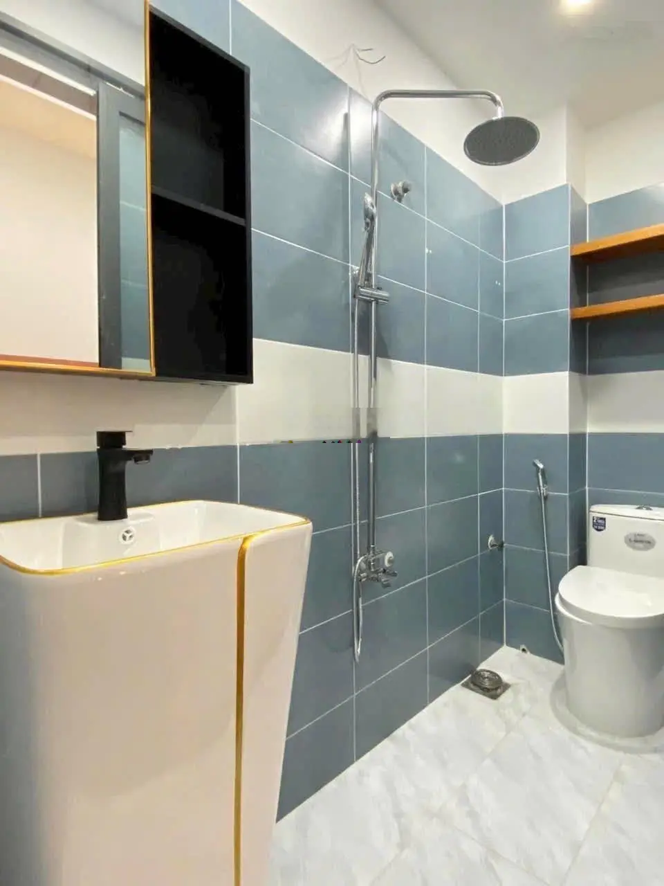 Nhà mặt tiền đường Tô Hiến Thành, Quận 10, DT 51,2m2, giá 2 tỷ 550, vị trí xuất sắc, sổ hồng riêng