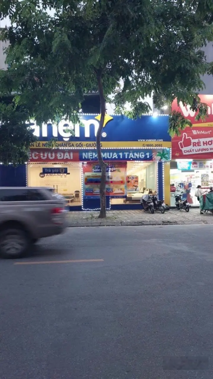 Bán 77m2 đất mặt phố Ngô Xuân Quảng, kinh doanh, đẳng cấp