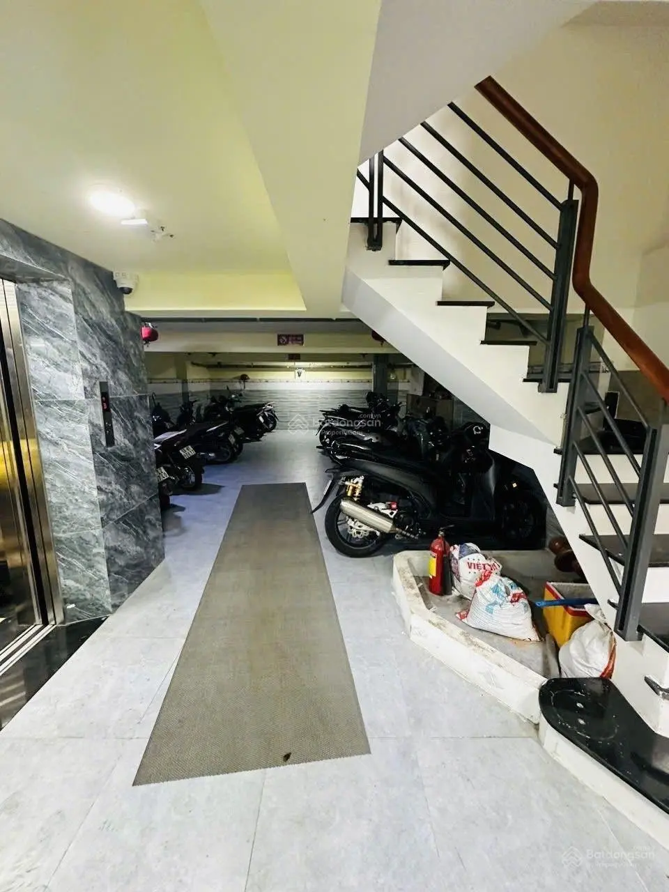 HÀNG ĐỘC TẠI Đường Nơ Trang Long, Bán Nhà 24,5 tỷ VND, 130m2, 19 PN, Thang máy.