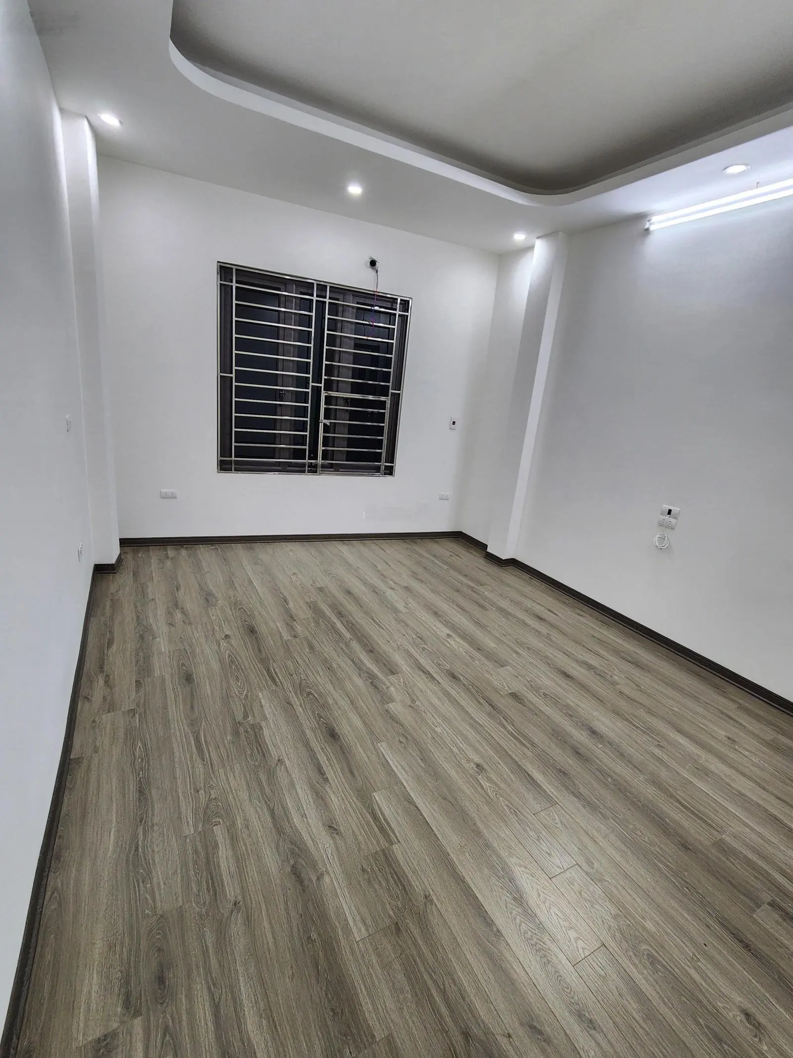 Chị gái nhờ bán hộ nhà mới 30m2, 5 tầng, mặt tiền 4m. Nam Từ Liêm