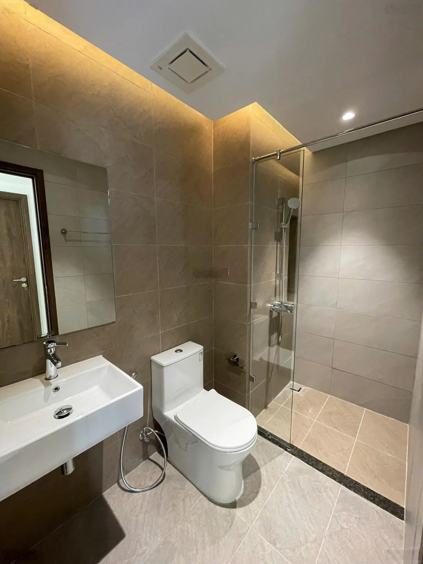 Bán căn 2PN 96m2 Diamond Brilliant, view hồ bơi clubhouse, giá 5.6 tỷ bao hết, NTCB, tầng đẹp