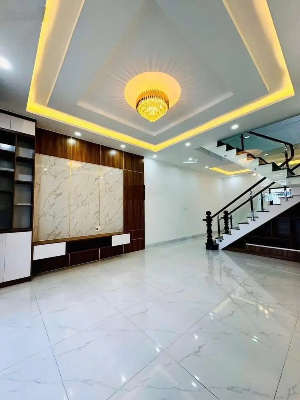 Bán nhà ngay chợ Bình Chánh - SHR - DT 80m2