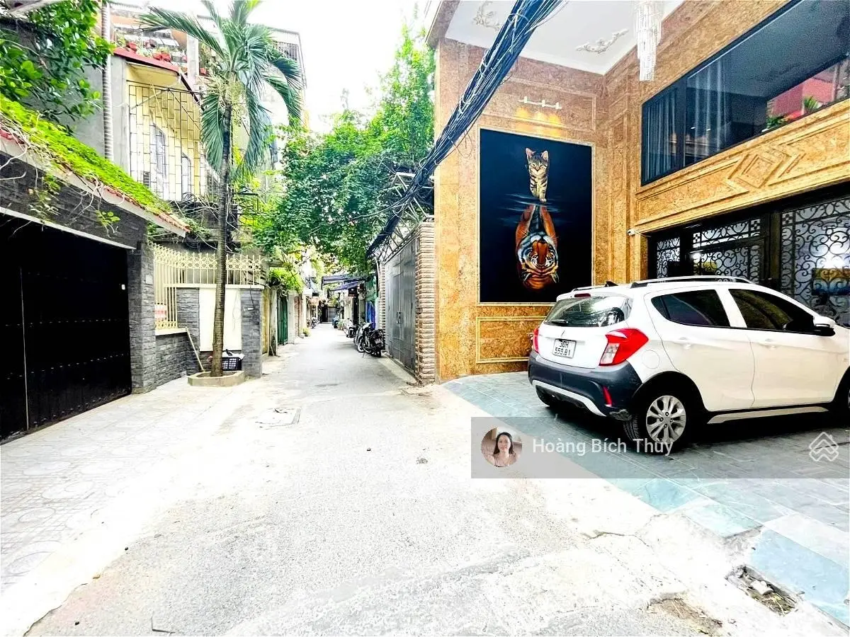 Bán biệt thự đẹp- Ngõ 19 Liễu Giai- Khu phân lô quan chức- Ở sướng- 160m2- MT: 8m- 40 tỷ