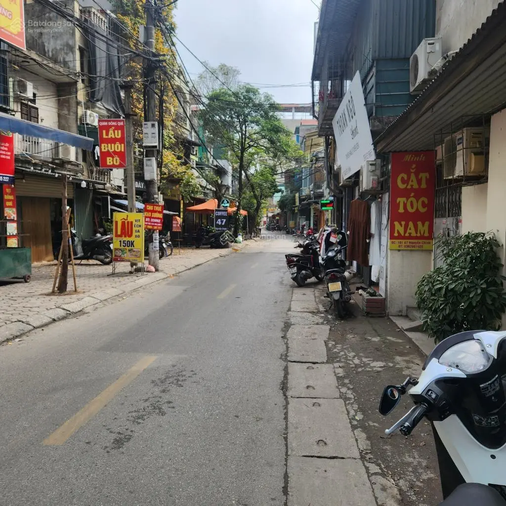 Cần bán nhà phố Nguyễn Chính 35m2, xây 4 tầng, vị trí tuyệt vời ô tô đỗ cửa. Giá hơn 6 tỷ