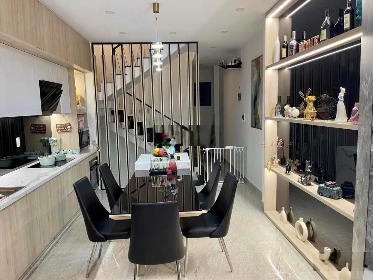 Hàng hiếm tại Nguyễn Chí Thanh, 15,5 tỷ, 48m2, 3PN + 3WC, mặt tiền kinh doanh