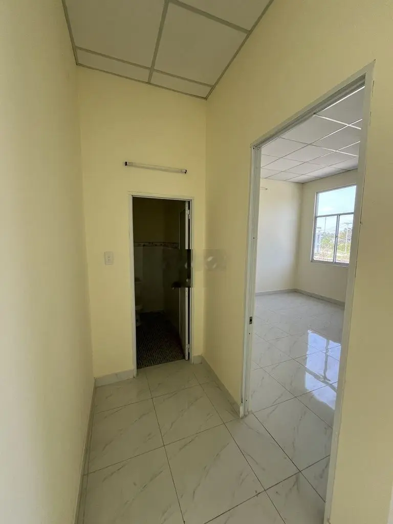 NHà hoàn thiện - Cách khu công nghiệp 5' Mặt tiền lộ 12m