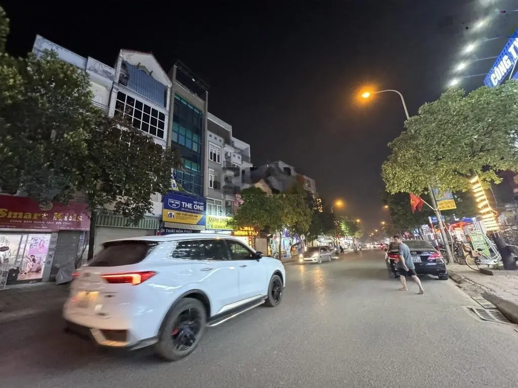 Trung Tâm - Ngô Xuân Quảng - 6 tầng mặt phố - Thang Máy+ Nội Thất Đẹp* ở - Kinh Doanh - cho thuê