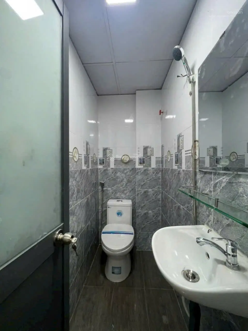 Bán nhà hẻm 1865 Huỳnh Tấn Phát. Sổ riêng. Vay bank ok. Giá 2.05 tỷ