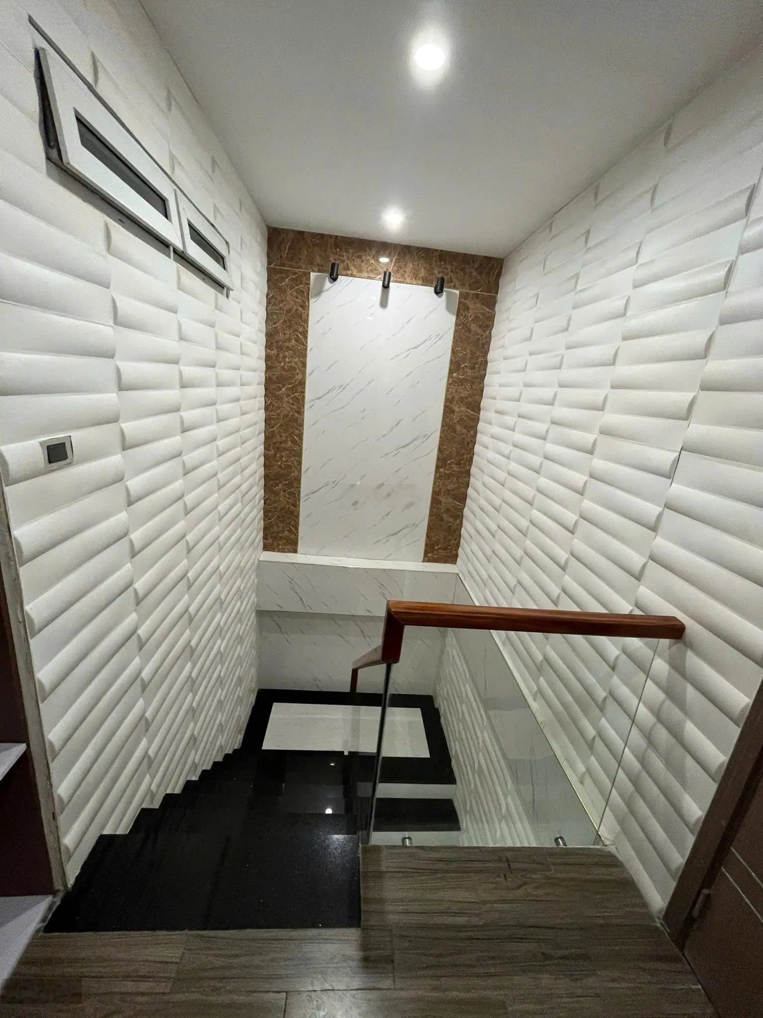 [Mới] Chính chủ gửi bán gấp căn Duplex thông tầng 3 Ngủ 100m Full đồ tại Vinhomes Gardenia Hàm Nghi