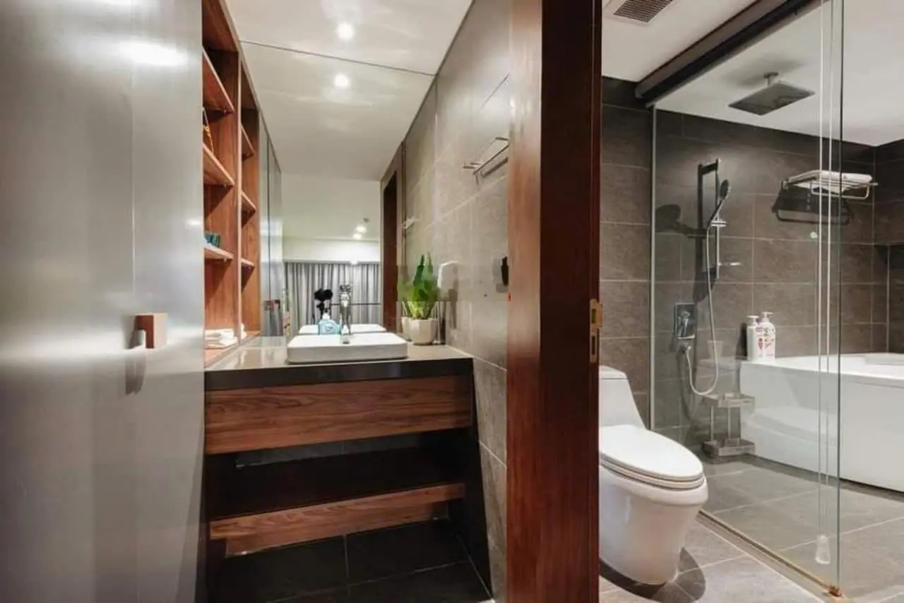 Ảnh thật chính chủ bán nhanh căn ban công Đông Nam 76 m2 PentStudio 699 Lạc Long Quân giá tốt SĐCC