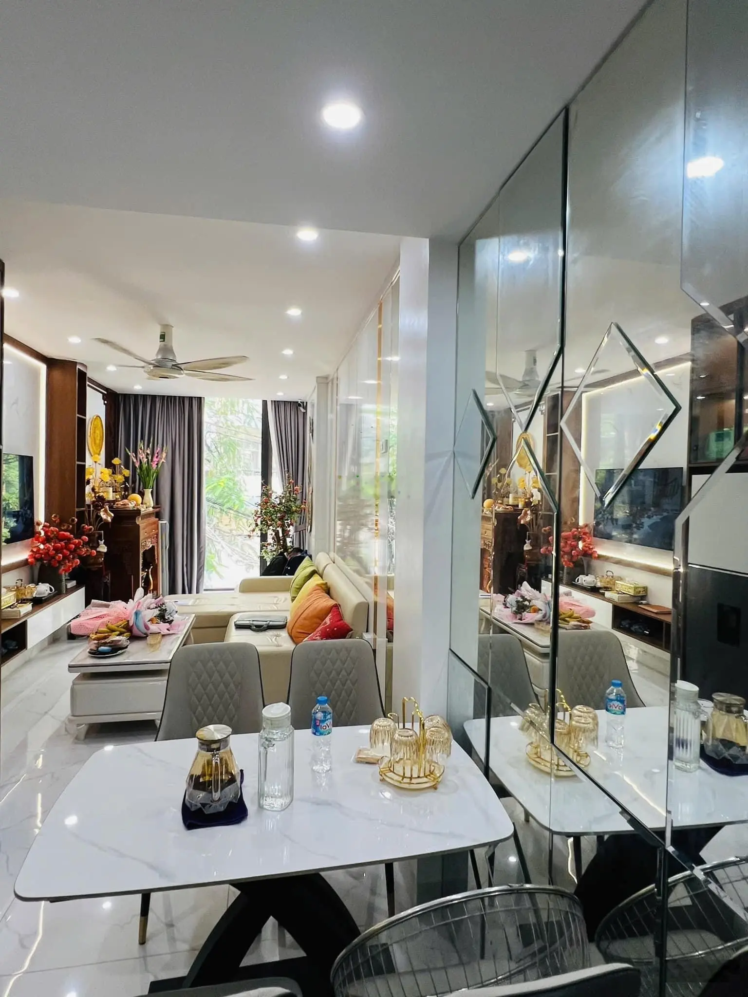 Bán nhà Trung Kính mặt ngõ - ô tô tránh nhau- vỉa hè - Kinh Doanh tốt 36m2 5 tầng thoáng hơn 14 tỷ