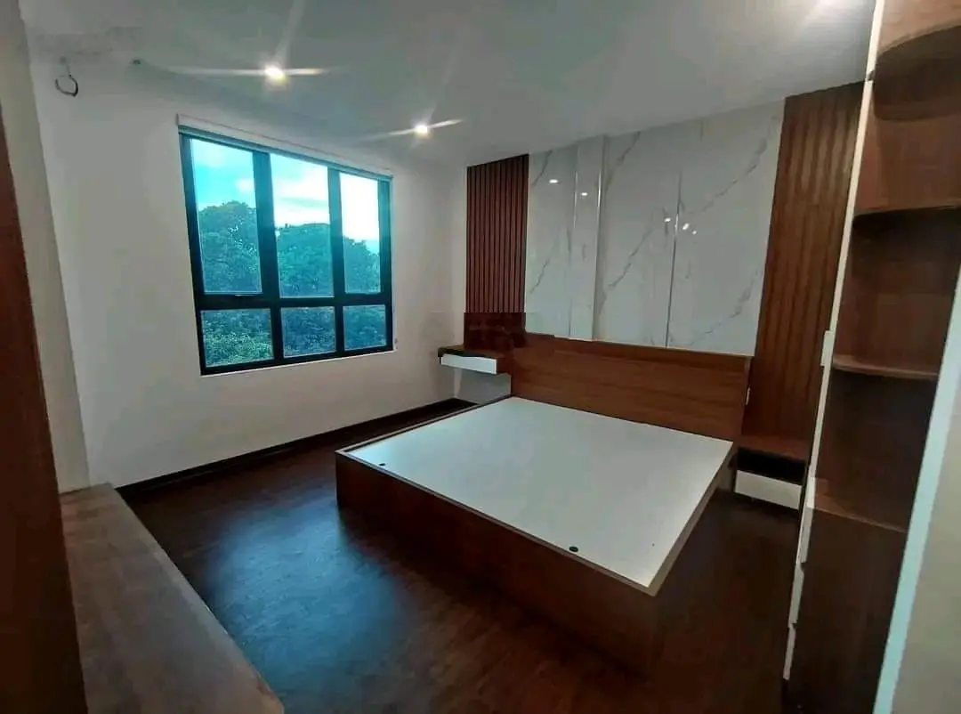 Bán nhà mặt phố Ngọc Hà, BD, DT: 60 m2x5 T, MT: 6 m, giá 32 tỷ