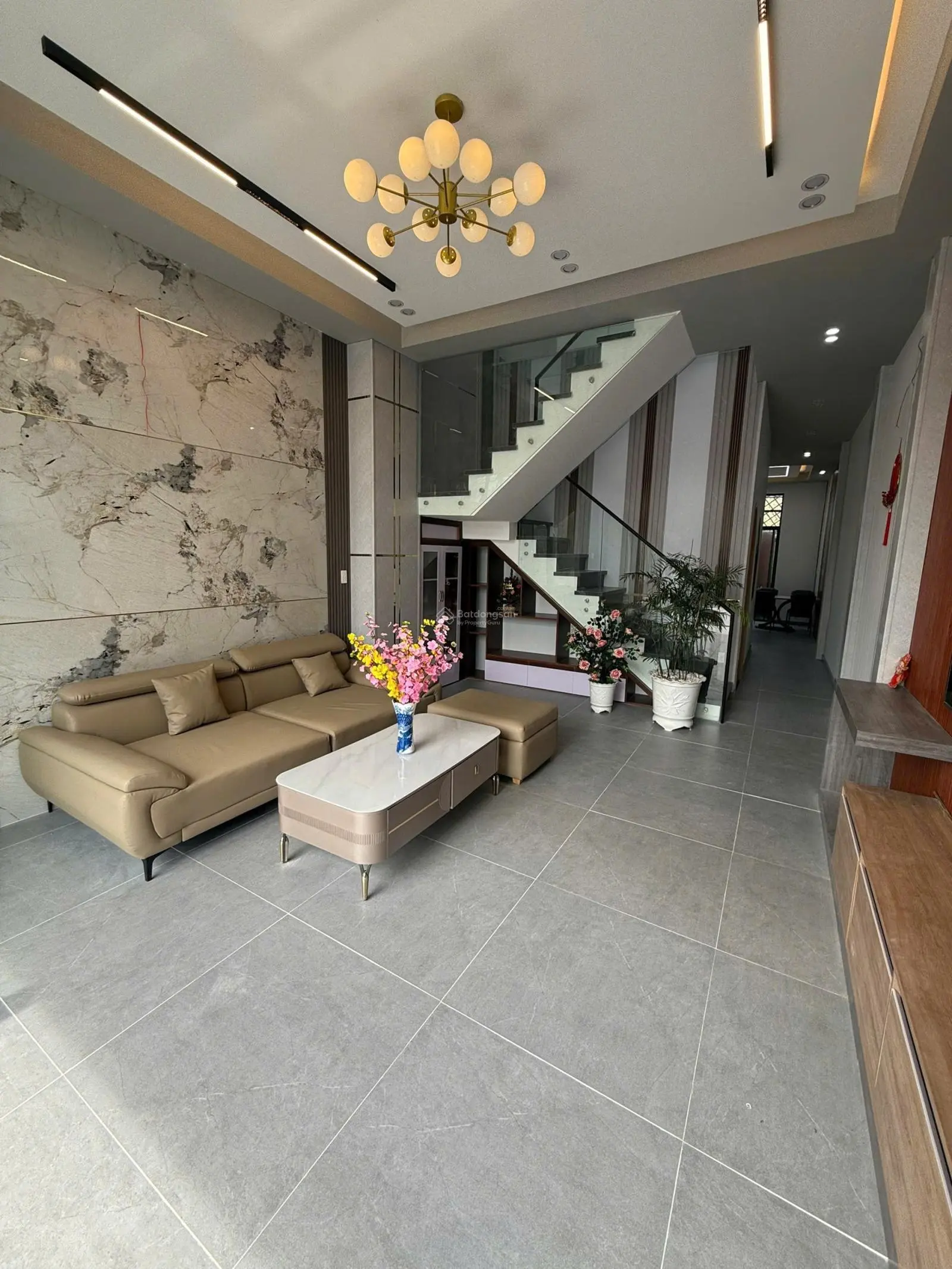 Bán căn nhà tuy ven thành phố nhưng ở khu dân cư đông đúc giá chỉ 2ty3