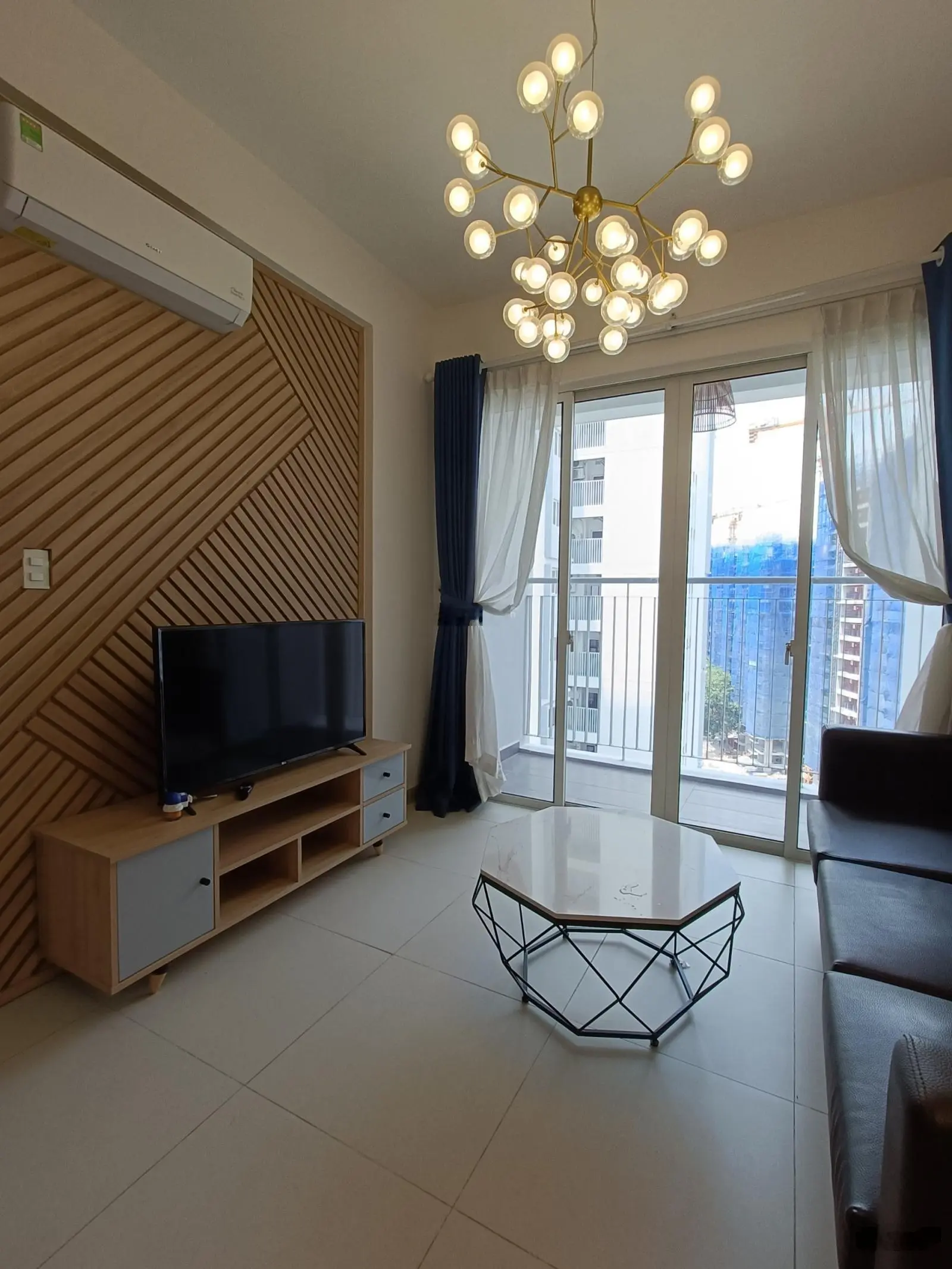 Bán căn hộ vị trí đẹp tầng 12 ban công hướng Đông tại The Habitat Bình Dương. LH 0909 901 ***