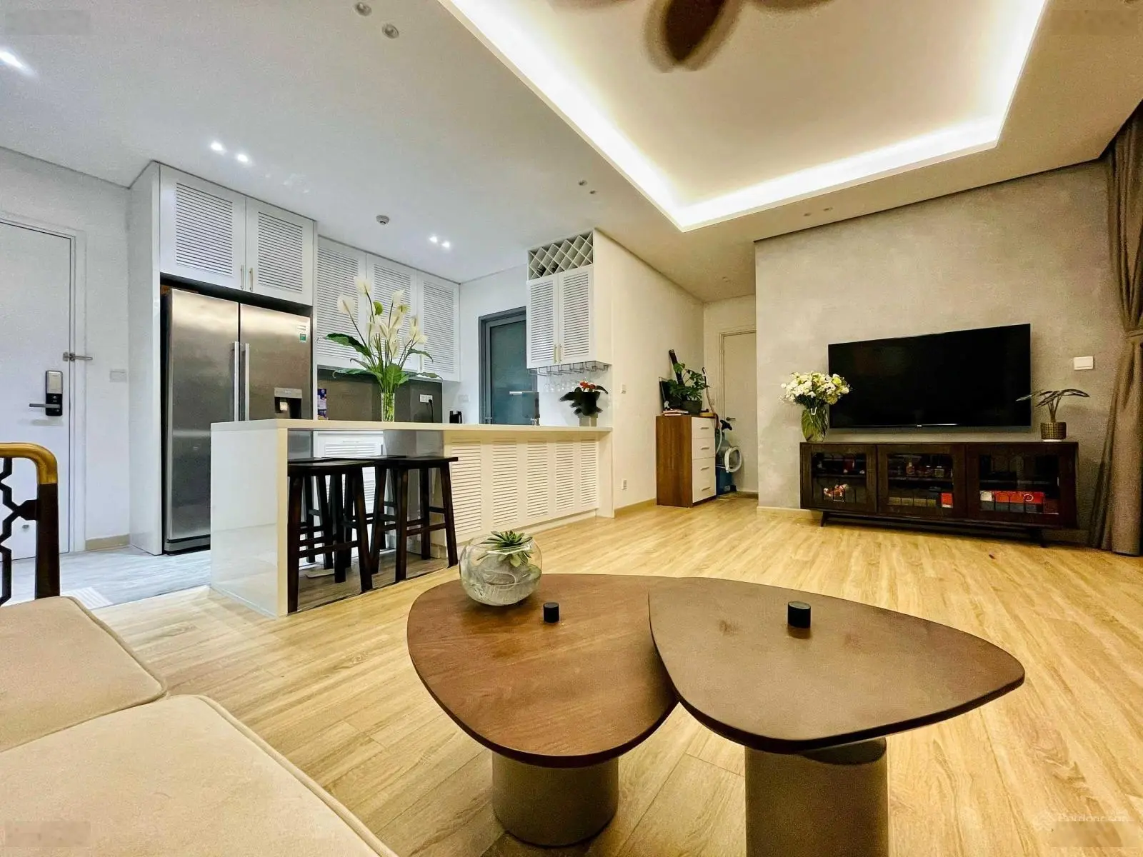 (Giá tốt) Căn hộ 2PN tầng thấp view trọn vẹn 3 hồ bơi, công viên nước Đảo Kim Cương Quận 2