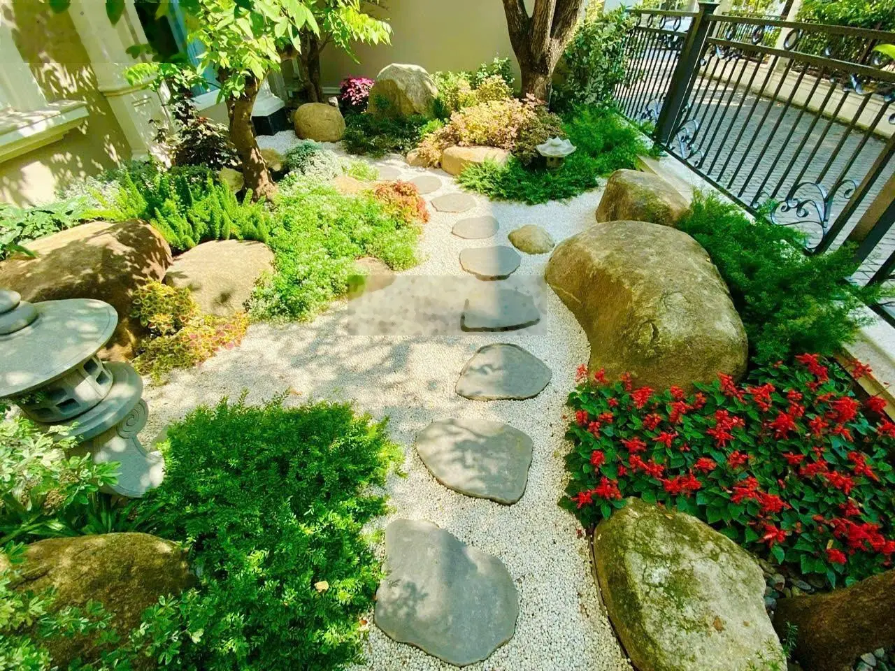 Bán căn BT đơn lập Compound 210m2 giá 46,5 tỷ bao phí, sẵn sổ đỏ và nội thất