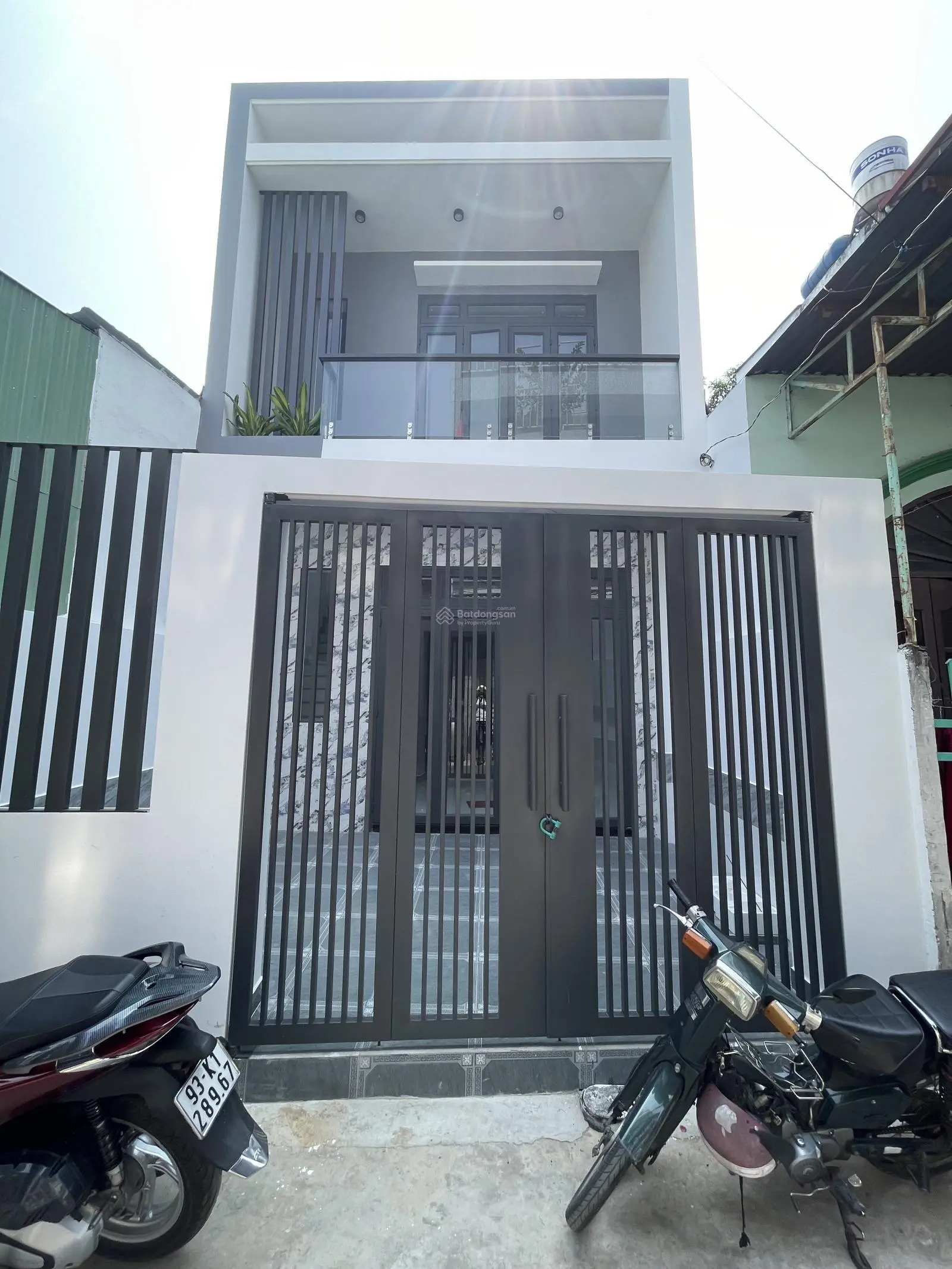 Cần bán nhà mới hoàn thiện ngang 5M ngay đường nguyễn đức thiệu phường dĩ an vào 1 sẹc tới nhà