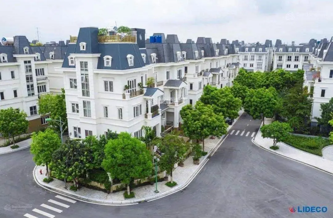 Cần bán biệt thự lideco , dt 314m gần hồ 2 mặt đường trước sau, giá 40 tỷ